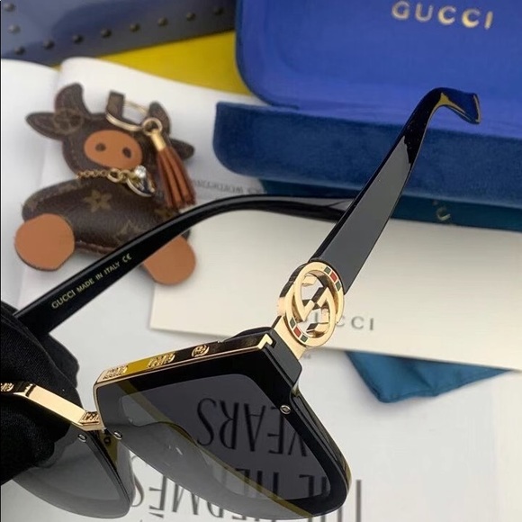 Beautiful luxury sunnies.